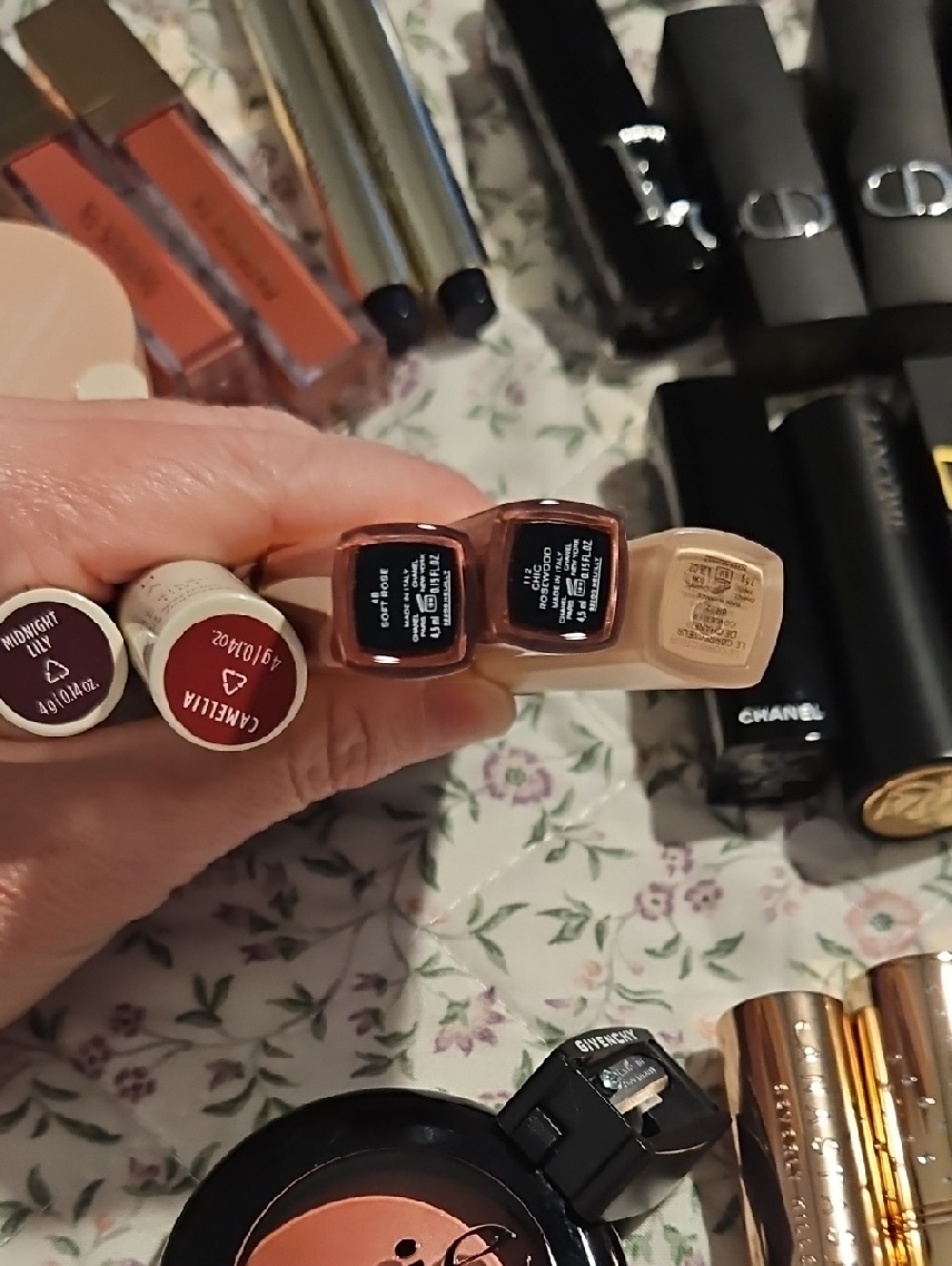 Large Lot Of Highend Cosmetics - Picture 6 of 9